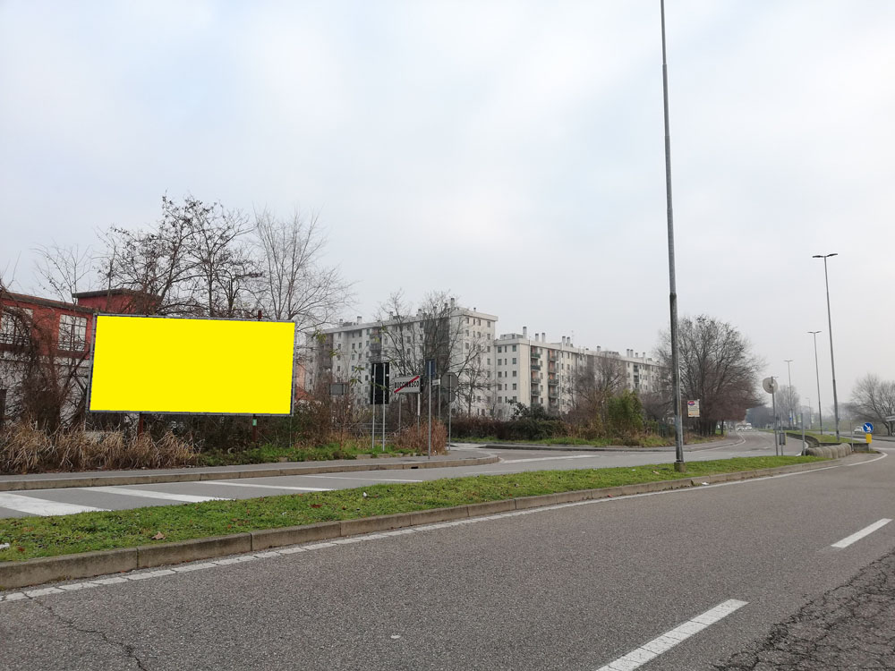 Via Mantegna uscita Esselunga lato sx dir. Milano