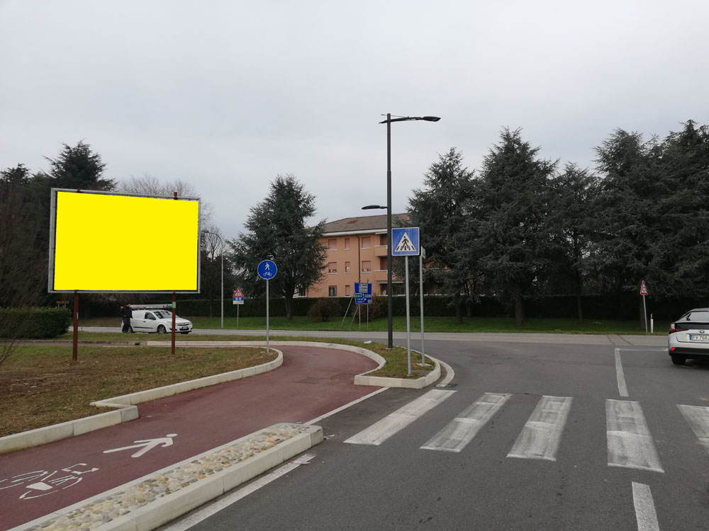 Uscita posteriore Esselunga verso Via Bergamo
