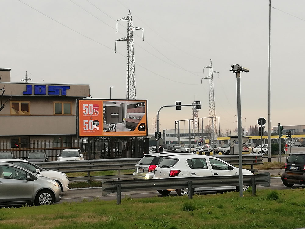 Via Benedetto Croce civ.1 lato SS 494