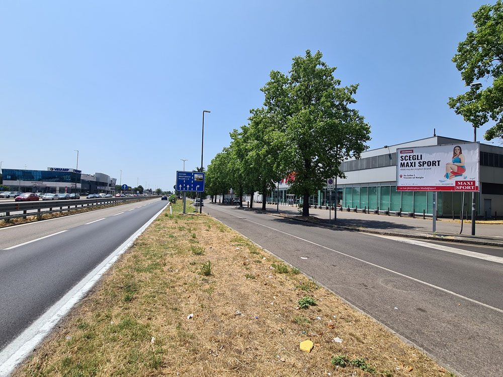 VIALE ITALIA CIV. 32 PARCHEGGIO DOPO IIS FALCONE-RIGHI