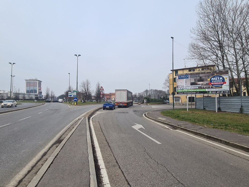 VIALE ITALIA ROTONDA CON VIA VULCANO DIR. MONZA