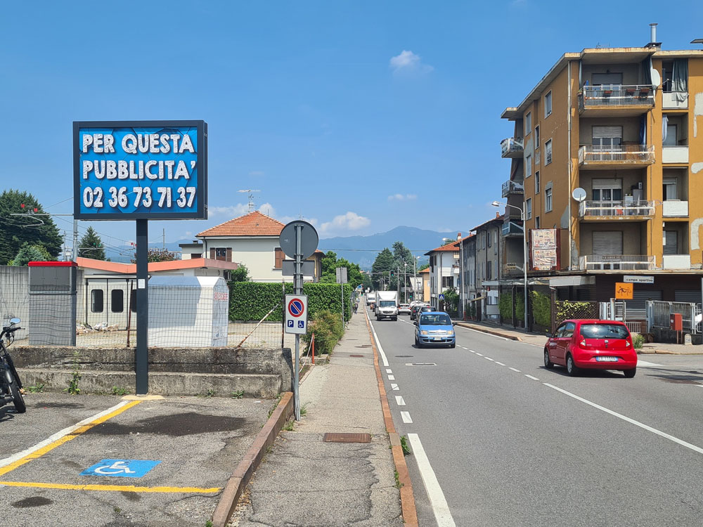 Via Garibaldi parcheggio f.te Via Campo Sportivo dir. Luisago