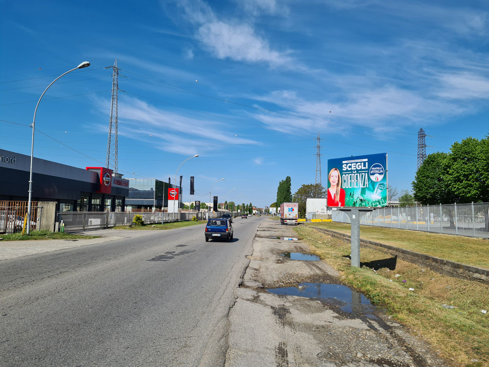 Viale Sicilia 112 mt dopo Via Pompei dir. Centro Città