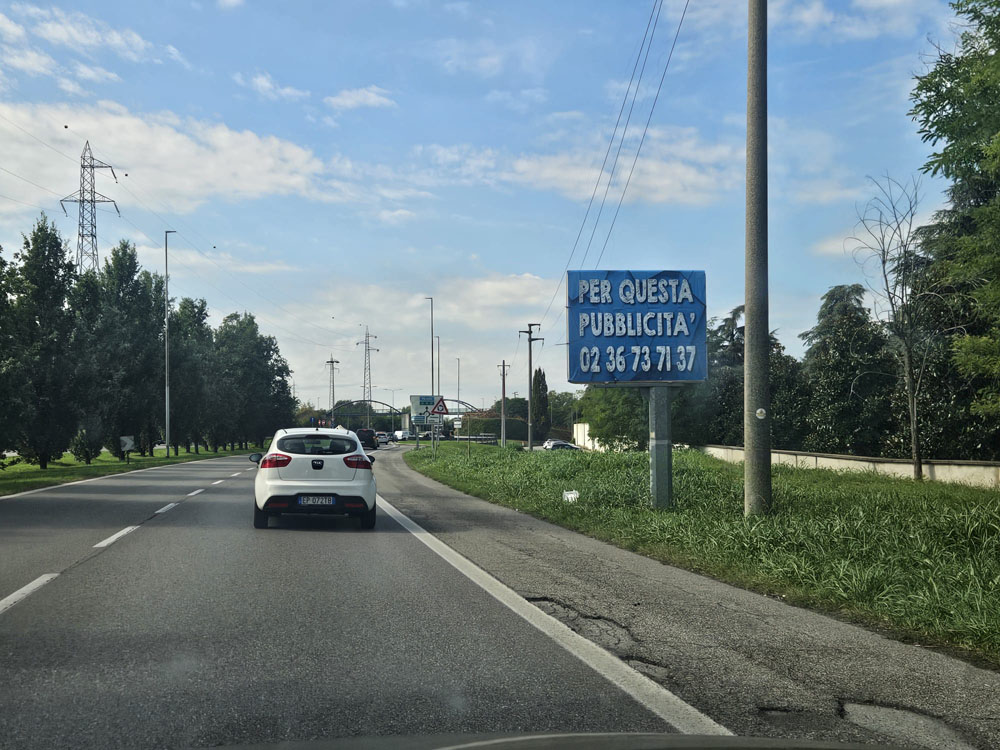 Viale Gian Battista Stucchi 150 mt prima di rotatoria di Via Salvadori dir. Sesto S.G