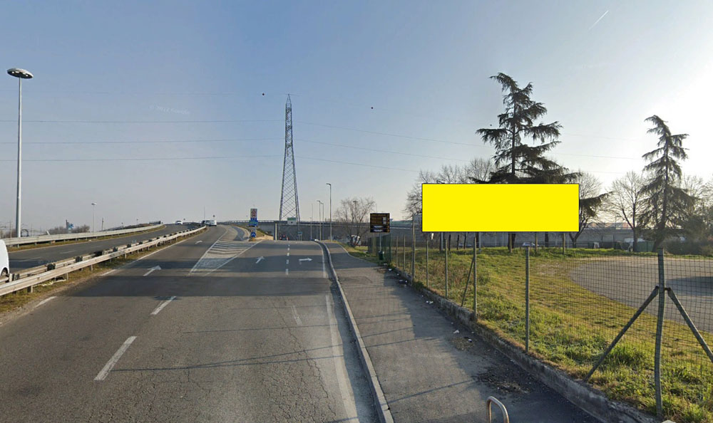 Via Curiel dir. Milano prima di svincolo per CC. Fiordaliso e Tangenziali