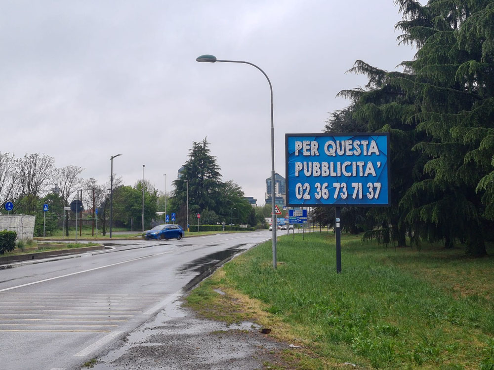 Via Bergamo 30 mt prima di segnale rotaroria f.te Via Della Costituzione dir. Centro città