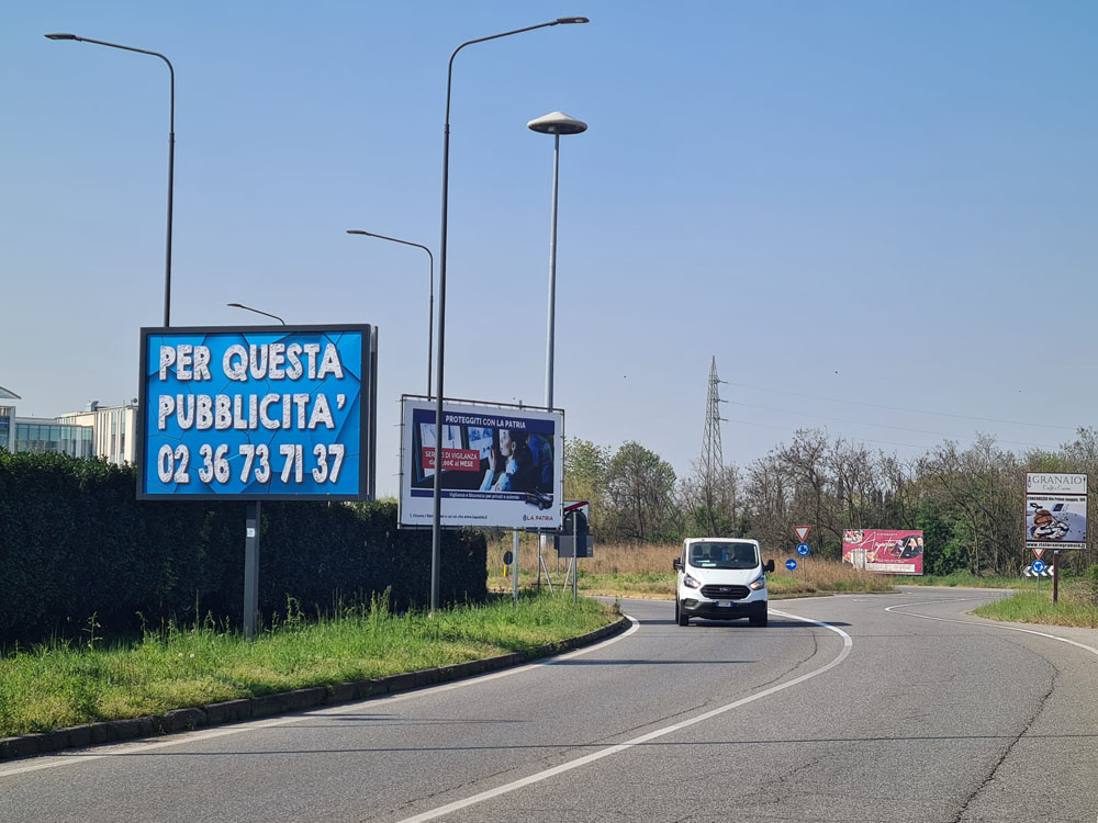 Via Milano 25 mt dopo inzio centro abitato dir. Concorezzo lato sx