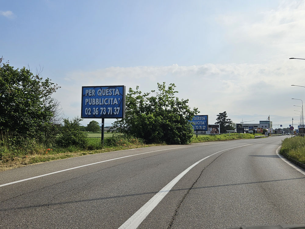 Via Milano 30 mt dopo di Rotatoria Via Monza dir. Busnago lato sx