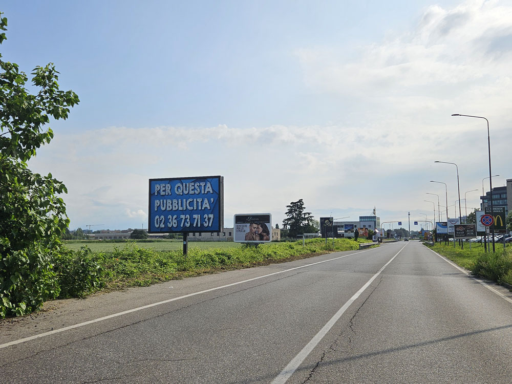 Via Milano 60 mt dopo rotatoria via Monza lato sx dir. Busnago