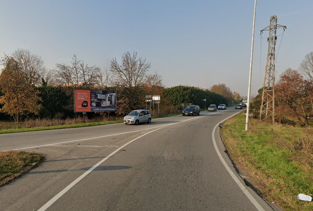 S.P. 121 lato sx dopo rotatoria Via Cavour dir. Carugate