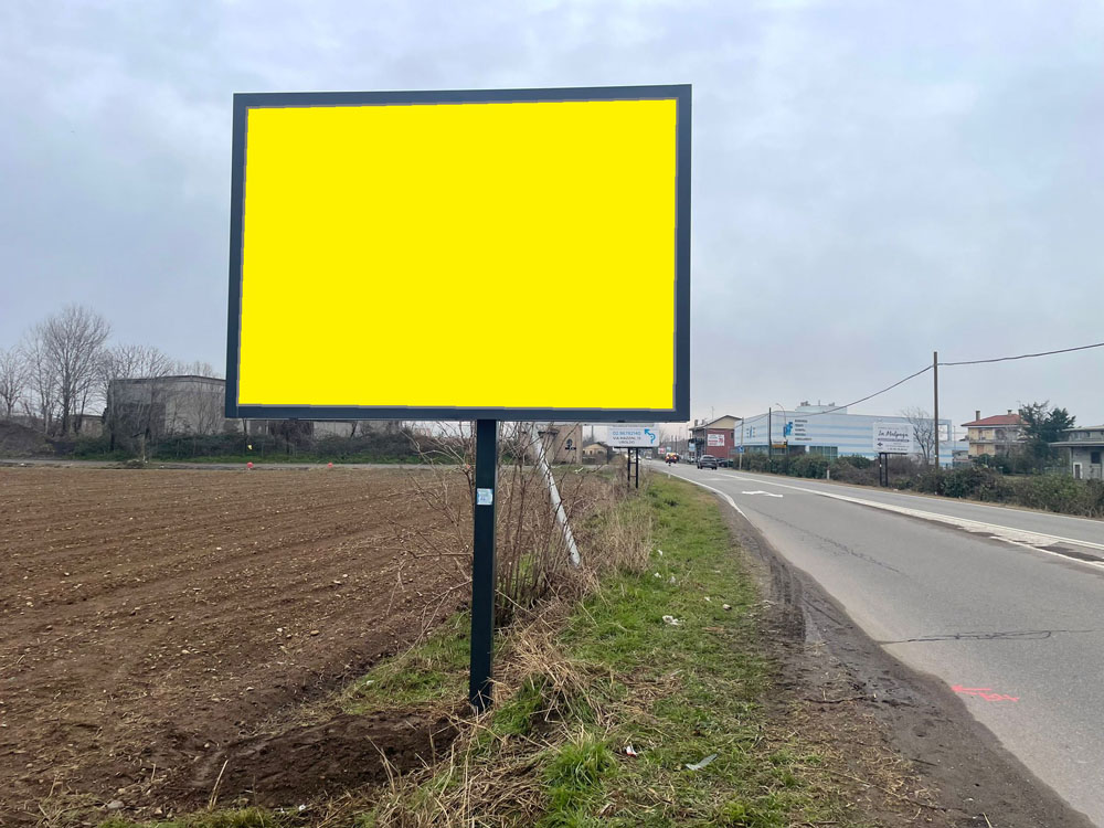 Via IV Novembre 25 mt prima di insegna supermercato DI PIU' lato sx dir. Uboldo