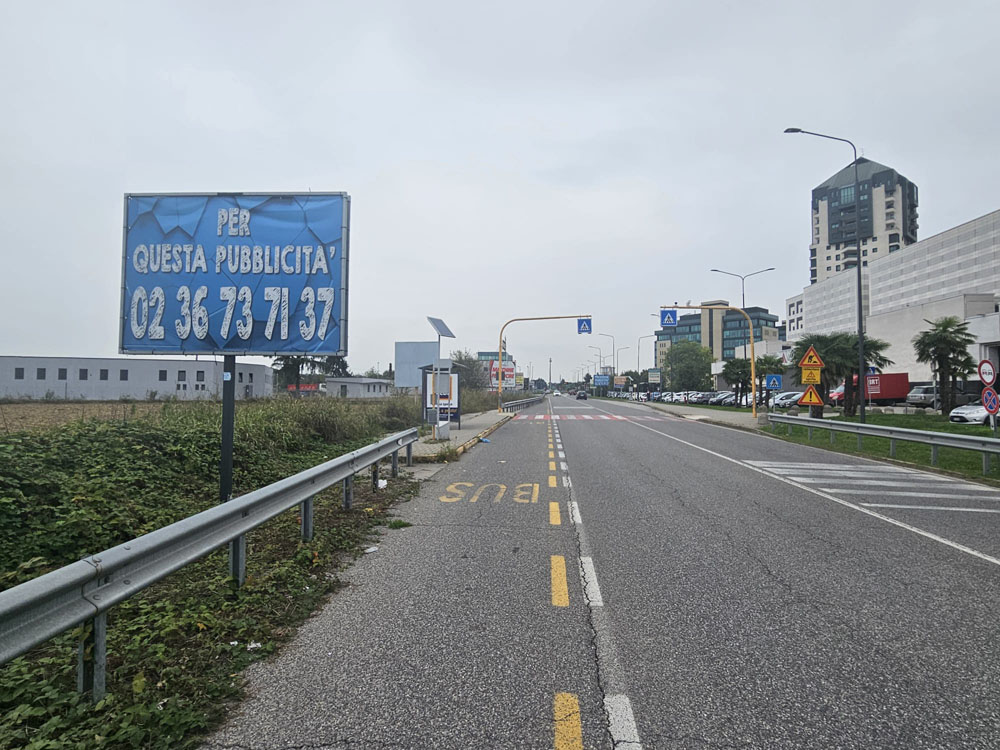 Via Milano 150 mt dopo  rotatoria Via Monza lato sx dir. Busnago