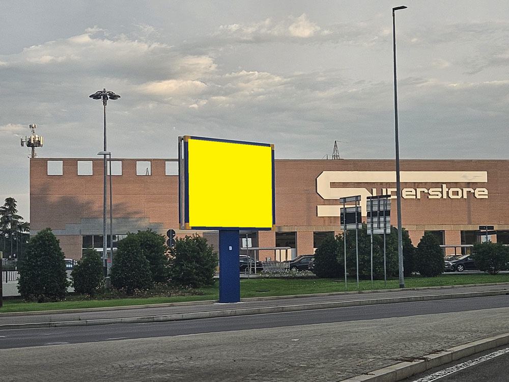 SS. 527 Via Novara 20 mt da rotatoria delle Ferrovie f.te Esselunga