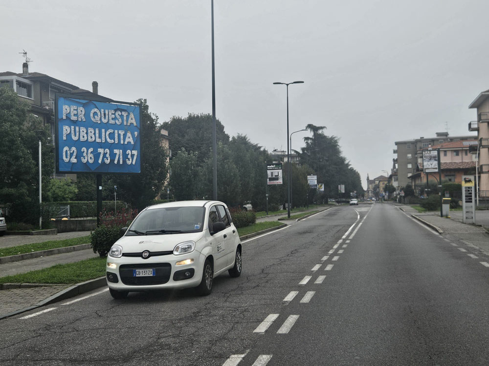 Via Milano f.te civ. 28 - 37 mt dopo cartello Gpo al civ. 26 c 