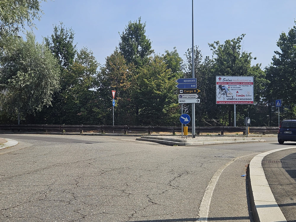 Rotatoria entrata Ospedale Galeazzi da Tangenziale