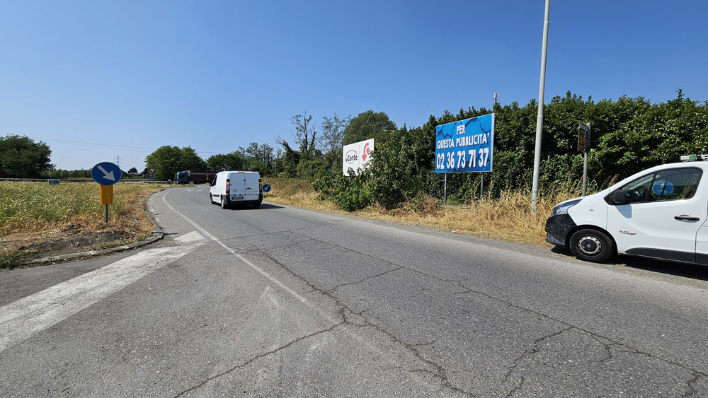 Viale Lombardia 30 mt prima di rotatoria S.p. 2/S.p. 179