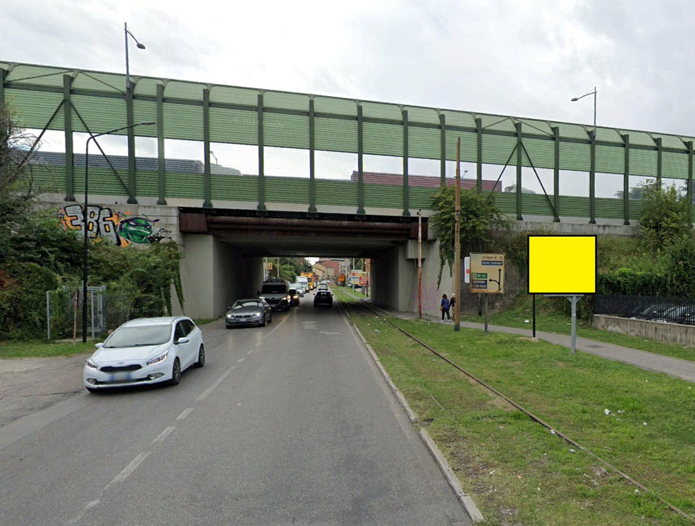 Via Vittorio Veneto civ. 2 -10 mt dopo via Romanini dir. Cusano Milanino