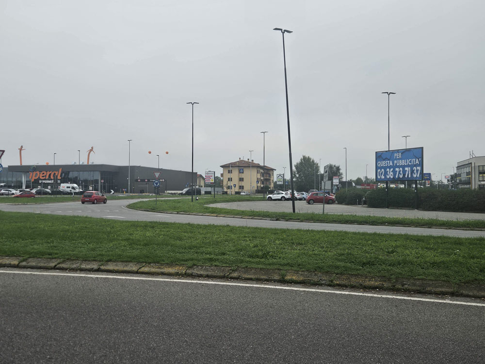 Piazza Gobetti 30 mt da S.p. 104 - Via Milano