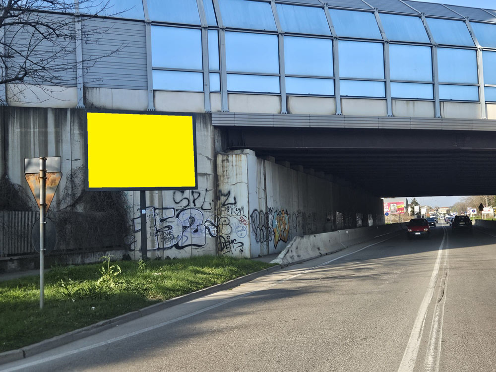 Viale Lombardia lato sx dir. Monza f.te civ. 300