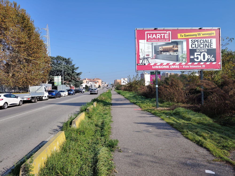Viale Lombardia f.te civ. 41 - 180 mt prima di Via Marsala dir. Monza