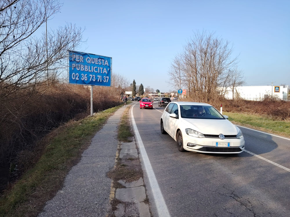 S.p. 23 Via Lomazzo 25 mt prima di Via Marconi lato sx dir. Uggiate Trevano